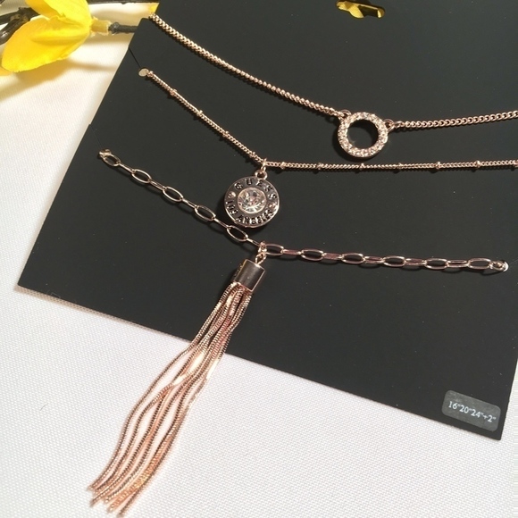 𝅺3/$29! GUESS Rose Gold Layered Tassel Necklace - Picture 4 of 8